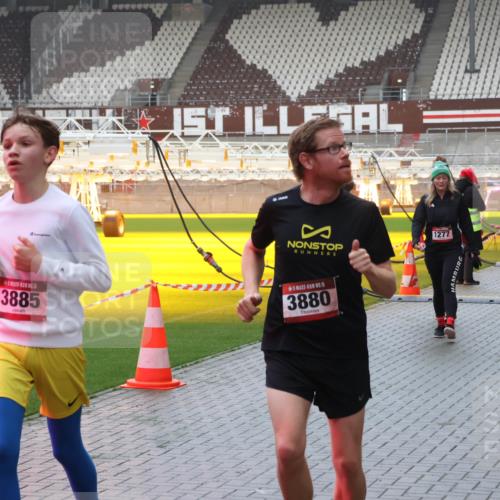 07.12.2025 - St. Pauli X-Mass-Run No. 15 Luisa Fischer http://msf.ph/oto/9386628 07.12.2025 11:41:23 Ziel 1277, 3885, 15, 3880, 52, 726, 727, 1061, 1277, 2199, 2292, 2294, 2416, 2417, 2425, 2708, 2710, 2865, 2947, 2976, 3259, 3592, 3619, 3747, 3748, 3850, 3880, 3885, 3912, 4608 meine-sportfotos.de