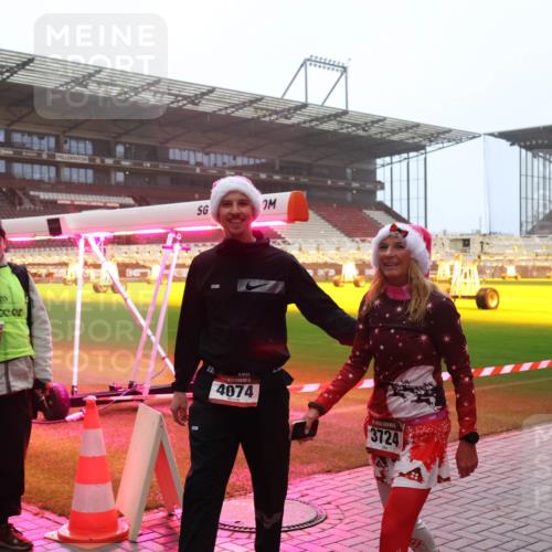 07.12.2025 - St. Pauli X-Mass-Run No. 15 Luisa Fischer http://msf.ph/oto/9386631 07.12.2025 10:20:46 Ziel 1382, 4074, 3724, 447, 452, 459, 461, 478, 1016, 1076, 1364, 1466, 1553, 1903, 2187, 2238, 2751, 2855, 3473, 3832, 3846, 3871, 3893, 4042, 4071, 4116, 4490, 4503, 4523 meine-sportfotos.de