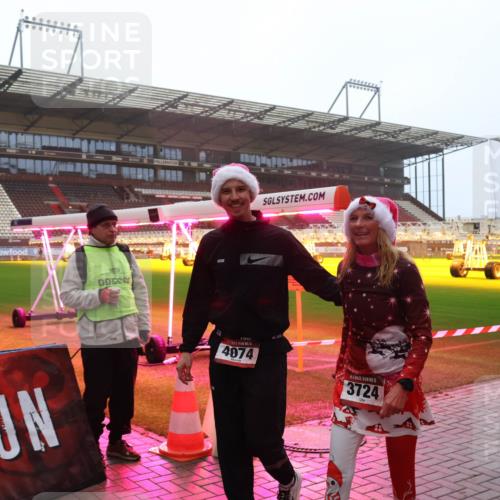 07.12.2025 - St. Pauli X-Mass-Run No. 15 Luisa Fischer http://msf.ph/oto/9386632 07.12.2025 10:20:46 Ziel 4074, 3724, 447, 452, 459, 461, 478, 1016, 1076, 1364, 1466, 1553, 1903, 2187, 2238, 2751, 2855, 3473, 3832, 3846, 3871, 3893, 4042, 4071, 4116, 4490, 4503, 4523 meine-sportfotos.de