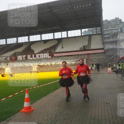 07.12.2025 - St. Pauli X-Mass-Run No. 15 Fabian Wolf http://msf.ph/oto/9386633 07.12.2025 10:16:22 Ziel 394, 1328, 2743 meine-sportfotos.de