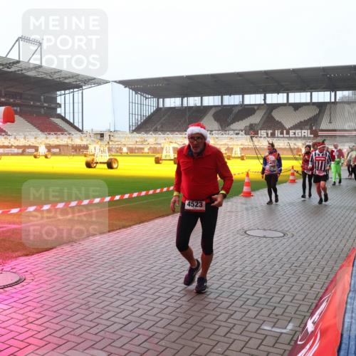 07.12.2025 - St. Pauli X-Mass-Run No. 15 Luisa Fischer http://msf.ph/oto/9386636 07.12.2025 10:20:49 Ziel 4523, 4522, 447, 452, 459, 461, 478, 1016, 1076, 1364, 1466, 1553, 1903, 2187, 2238, 2751, 2855, 3473, 3832, 3846, 3871, 3893, 4042, 4071, 4116, 4490, 4503, 4517, 4523 meine-sportfotos.de