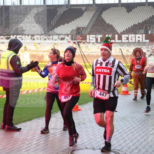 07.12.2025 - St. Pauli X-Mass-Run No. 15 Luisa Fischer http://msf.ph/oto/9386640 07.12.2025 10:20:51 Ziel 3893, 452, 447, 478, 46, 392, 447, 452, 459, 461, 478, 1016, 1076, 1364, 1466, 1553, 1903, 2187, 2238, 2751, 2855, 3473, 3832, 3846, 3871, 4042, 4071, 4116, 4490, 4503, 4517, 4523 meine-sportfotos.de