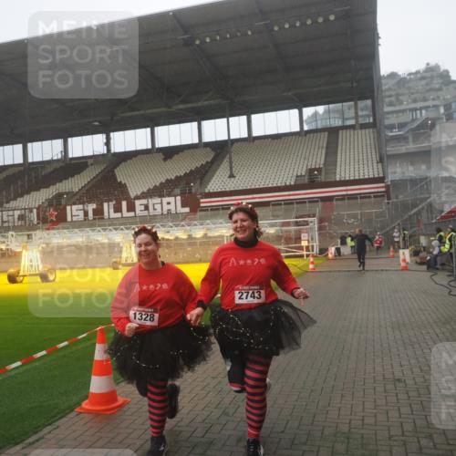 07.12.2025 - St. Pauli X-Mass-Run No. 15 Fabian Wolf http://msf.ph/oto/9386653 07.12.2025 10:16:23 Ziel 394, 1328, 2743 meine-sportfotos.de