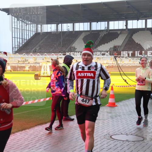 07.12.2025 - St. Pauli X-Mass-Run No. 15 Luisa Fischer http://msf.ph/oto/9386658 07.12.2025 10:20:52 Ziel 452, 22, 5, 447, 393, 478, 3862, 461, 392, 447, 452, 459, 461, 478, 1016, 1076, 1364, 1466, 1553, 1903, 2187, 2238, 2751, 2855, 3473, 3832, 3846, 3871, 4042, 4071, 4116, 4490, 4503, 4517, 4523 meine-sportfotos.de