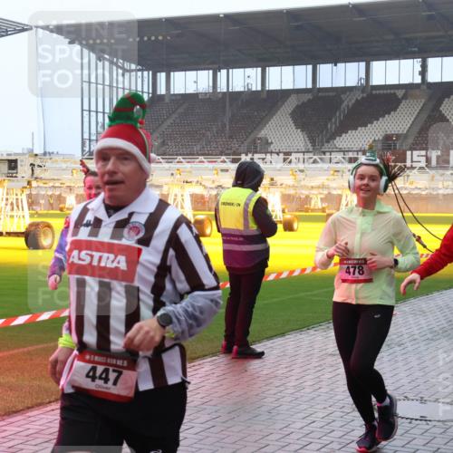 07.12.2025 - St. Pauli X-Mass-Run No. 15 Luisa Fischer http://msf.ph/oto/9386662 07.12.2025 10:20:53 Ziel 5, 447, 115, 478, 461, 62, 392, 447, 452, 459, 461, 478, 1016, 1076, 1364, 1466, 1553, 1903, 2187, 2238, 2751, 2855, 3473, 3832, 3846, 3871, 4042, 4071, 4116, 4490, 4503, 4517, 4523 meine-sportfotos.de