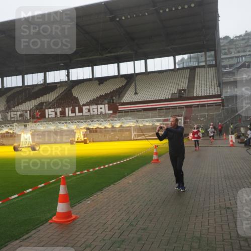 07.12.2025 - St. Pauli X-Mass-Run No. 15 Fabian Wolf http://msf.ph/oto/9386665 07.12.2025 10:16:28 Ziel 394, 1328, 2743, 4362, 4510 meine-sportfotos.de