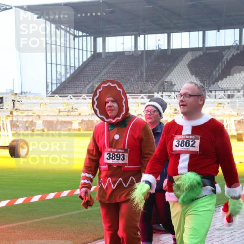 07.12.2025 - St. Pauli X-Mass-Run No. 15 Luisa Fischer http://msf.ph/oto/9386678 07.12.2025 10:20:59 Ziel 15, 3893, 15, 3862, 1076, 392, 447, 452, 459, 461, 478, 1016, 1076, 1364, 1466, 1553, 1903, 2187, 2751, 2799, 2855, 3473, 3832, 4042, 4071, 4116, 4490, 4503, 4517, 4523 meine-sportfotos.de