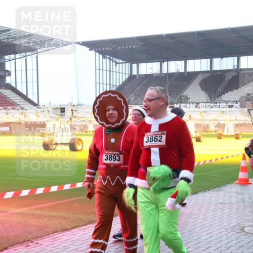 07.12.2025 - St. Pauli X-Mass-Run No. 15 Luisa Fischer http://msf.ph/oto/9386681 07.12.2025 10:21:00 Ziel 3893, 15, 3862, 1976, 392, 447, 452, 459, 461, 478, 1016, 1076, 1466, 1553, 2187, 2799, 2855, 3473, 3832, 4042, 4071, 4116, 4490, 4503, 4517, 4523 meine-sportfotos.de