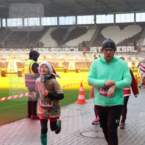 07.12.2025 - St. Pauli X-Mass-Run No. 15 Luisa Fischer http://msf.ph/oto/9386685 07.12.2025 10:21:01 Ziel 1076, 285, 9046, 392, 447, 452, 459, 461, 478, 1016, 1076, 1466, 1553, 2187, 2799, 2855, 3473, 3832, 4042, 4071, 4116, 4490, 4503, 4517, 4523 meine-sportfotos.de