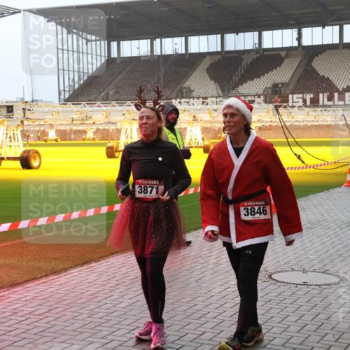 07.12.2025 - St. Pauli X-Mass-Run No. 15 Luisa Fischer http://msf.ph/oto/9386690 07.12.2025 10:21:04 Ziel 15, 3871, 3846, 103, 392, 447, 452, 459, 461, 478, 1016, 1076, 1466, 2187, 2799, 2855, 3473, 3832, 4116, 4490, 4503, 4517, 4523 meine-sportfotos.de