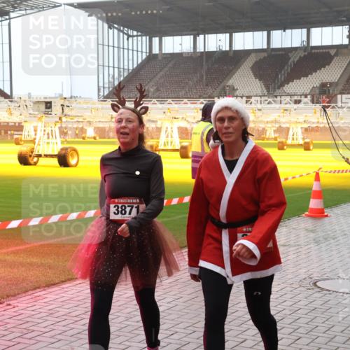 07.12.2025 - St. Pauli X-Mass-Run No. 15 Luisa Fischer http://msf.ph/oto/9386692 07.12.2025 10:21:05 Ziel 151, 3871, 392, 447, 452, 459, 461, 478, 1016, 1076, 1466, 2187, 2799, 2855, 3473, 3832, 4116, 4490, 4503, 4517, 4523 meine-sportfotos.de