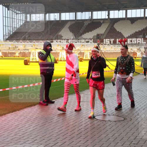 07.12.2025 - St. Pauli X-Mass-Run No. 15 Luisa Fischer http://msf.ph/oto/9386699 07.12.2025 10:21:12 Ziel 1364, 3832, 4116, 392, 447, 452, 461, 478, 1016, 1076, 1466, 2187, 2799, 3473, 3832, 4116, 4490, 4517, 4523 meine-sportfotos.de
