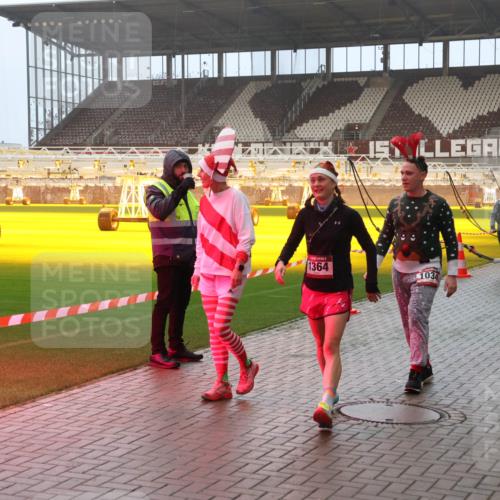 07.12.2025 - St. Pauli X-Mass-Run No. 15 Luisa Fischer http://msf.ph/oto/9386700 07.12.2025 10:21:13 Ziel 1364, 1034, 3832, 4116, 392, 447, 452, 461, 478, 1016, 1076, 1466, 2187, 2799, 3473, 3832, 4116, 4490, 4517, 4523 meine-sportfotos.de