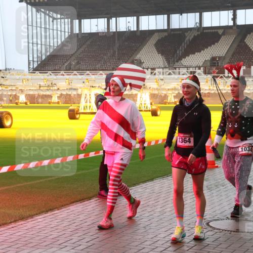07.12.2025 - St. Pauli X-Mass-Run No. 15 Luisa Fischer http://msf.ph/oto/9386701 07.12.2025 10:21:13 Ziel 1364, 1034, 392, 447, 452, 461, 478, 1016, 1076, 1466, 2187, 2799, 3473, 3832, 4116, 4490, 4517, 4523 meine-sportfotos.de