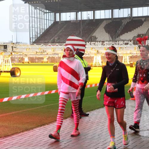 07.12.2025 - St. Pauli X-Mass-Run No. 15 Luisa Fischer http://msf.ph/oto/9386703 07.12.2025 10:21:13 Ziel 1034, 392, 447, 452, 461, 478, 1016, 1076, 1466, 2187, 2799, 3473, 3832, 4116, 4490, 4517, 4523 meine-sportfotos.de