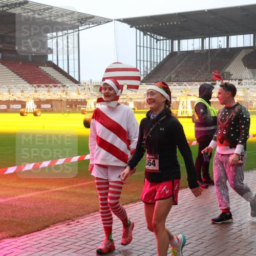 07.12.2025 - St. Pauli X-Mass-Run No. 15 Luisa Fischer http://msf.ph/oto/9386716 07.12.2025 10:21:15 Ziel 364, 392, 447, 452, 461, 478, 1016, 1076, 1386, 1466, 1898, 1900, 2187, 2565, 2799, 3473, 3832, 4116, 4490, 4517, 4523 meine-sportfotos.de