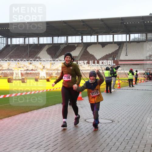 07.12.2025 - St. Pauli X-Mass-Run No. 15 Luisa Fischer http://msf.ph/oto/9386718 07.12.2025 11:41:40 Ziel 2708, 2710, 1277, 2199, 2292, 2294, 2425, 2465, 2466, 2470, 2471, 2476, 2479, 2491, 2708, 2710, 2947, 2976, 3153, 3204, 3259, 3393, 3505, 3532, 3592, 3619, 3732, 3747, 3748, 3880, 3885, 3912, 4608 meine-sportfotos.de