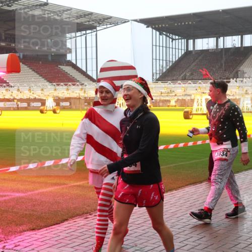 07.12.2025 - St. Pauli X-Mass-Run No. 15 Luisa Fischer http://msf.ph/oto/9386719 07.12.2025 10:21:15 Ziel 1034, 392, 447, 452, 461, 478, 1016, 1076, 1386, 1466, 1898, 1900, 2187, 2565, 2799, 3473, 3832, 4116, 4490, 4517, 4523 meine-sportfotos.de