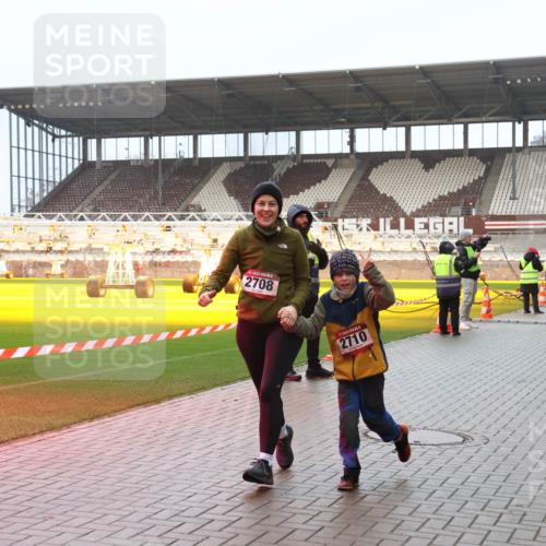 07.12.2025 - St. Pauli X-Mass-Run No. 15 Luisa Fischer http://msf.ph/oto/9386721 07.12.2025 11:41:40 Ziel 2708, 2710, 1277, 2199, 2292, 2294, 2425, 2465, 2466, 2470, 2471, 2476, 2479, 2491, 2708, 2710, 2947, 2976, 3153, 3204, 3259, 3393, 3505, 3532, 3592, 3619, 3732, 3747, 3748, 3880, 3885, 3912, 4608 meine-sportfotos.de