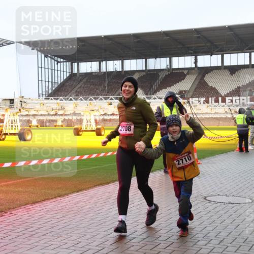 07.12.2025 - St. Pauli X-Mass-Run No. 15 Luisa Fischer http://msf.ph/oto/9386722 07.12.2025 11:41:40 Ziel 2708, 5, 2710, 1277, 2199, 2292, 2294, 2425, 2465, 2466, 2470, 2471, 2476, 2479, 2491, 2708, 2710, 2947, 2976, 3153, 3204, 3259, 3393, 3505, 3532, 3592, 3619, 3732, 3747, 3748, 3880, 3885, 3912, 4608 meine-sportfotos.de