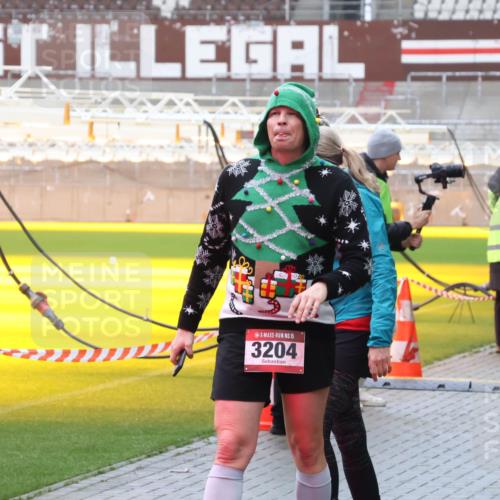 07.12.2025 - St. Pauli X-Mass-Run No. 15 Luisa Fischer http://msf.ph/oto/9386726 07.12.2025 11:41:57 Ziel 15, 3204, 247, 1801, 2231, 2435, 2465, 2466, 2470, 2471, 2476, 2479, 2491, 2708, 2710, 3153, 3204, 3222, 3393, 3479, 3505, 3532, 3555, 3732, 3747, 3748, 3755, 3757, 3764, 3784, 3880, 3885 meine-sportfotos.de