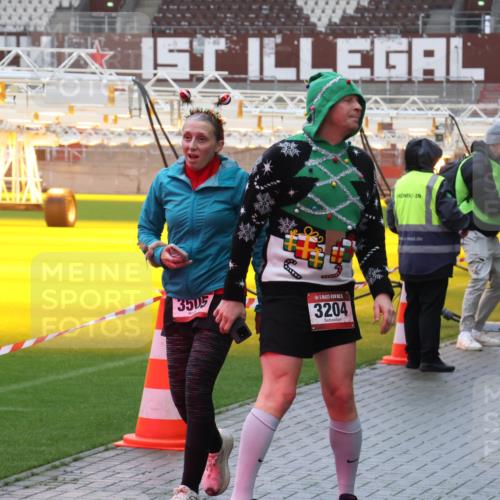 07.12.2025 - St. Pauli X-Mass-Run No. 15 Luisa Fischer http://msf.ph/oto/9386736 07.12.2025 11:41:59 Ziel 3505, 3204, 1801, 2231, 2435, 2465, 2466, 2470, 2471, 2476, 2479, 2491, 2708, 2710, 3153, 3204, 3222, 3393, 3479, 3505, 3532, 3555, 3718, 3732, 3747, 3748, 3755, 3757, 3764, 3784, 3880, 3885 meine-sportfotos.de