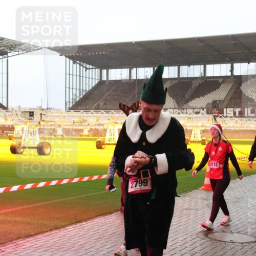07.12.2025 - St. Pauli X-Mass-Run No. 15 Luisa Fischer http://msf.ph/oto/9386739 07.12.2025 10:21:21 Ziel 2799, 4116, 2187, 4229, 392, 447, 452, 461, 478, 1016, 1076, 1386, 1407, 1466, 1898, 1900, 2187, 2565, 2799, 3473, 3984, 4338, 4490, 4517 meine-sportfotos.de