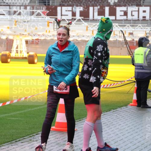 07.12.2025 - St. Pauli X-Mass-Run No. 15 Luisa Fischer http://msf.ph/oto/9386741 07.12.2025 11:41:59 Ziel 35, 1801, 2231, 2435, 2465, 2466, 2470, 2471, 2476, 2479, 2491, 2708, 2710, 3153, 3204, 3222, 3393, 3479, 3505, 3532, 3555, 3718, 3732, 3747, 3748, 3755, 3757, 3764, 3784, 3880, 3885 meine-sportfotos.de