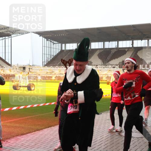 07.12.2025 - St. Pauli X-Mass-Run No. 15 Luisa Fischer http://msf.ph/oto/9386743 07.12.2025 10:21:21 Ziel 2799, 4116, 3473, 392, 447, 452, 461, 478, 1016, 1076, 1386, 1407, 1466, 1898, 1900, 2187, 2565, 2799, 3473, 3984, 4338, 4490, 4517 meine-sportfotos.de