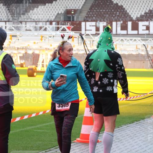 07.12.2025 - St. Pauli X-Mass-Run No. 15 Luisa Fischer http://msf.ph/oto/9386746 07.12.2025 11:42:00 Ziel 17, 3505, 1, 1801, 2231, 2435, 2465, 2466, 2470, 2471, 2476, 2479, 2491, 3153, 3204, 3222, 3393, 3479, 3505, 3532, 3555, 3718, 3732, 3747, 3748, 3755, 3757, 3764, 3784 meine-sportfotos.de