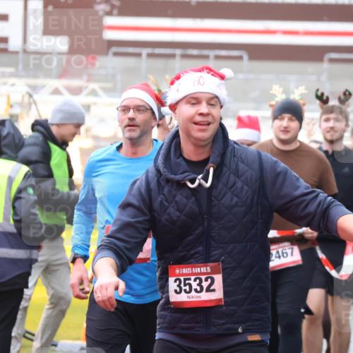 07.12.2025 - St. Pauli X-Mass-Run No. 15 Luisa Fischer http://msf.ph/oto/9386748 07.12.2025 11:42:02 Ziel 15, 3532, 2467, 1801, 2231, 2435, 2465, 2466, 2470, 2471, 2476, 2479, 2491, 3153, 3204, 3222, 3393, 3479, 3505, 3532, 3555, 3718, 3732, 3747, 3748, 3755, 3757, 3764, 3784 meine-sportfotos.de