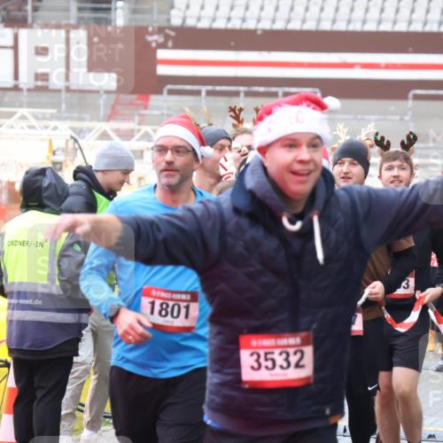 07.12.2025 - St. Pauli X-Mass-Run No. 15 Luisa Fischer http://msf.ph/oto/9386751 07.12.2025 11:42:02 Ziel 1801, 3532, 3, 3784, 24, 1801, 2231, 2435, 2465, 2466, 2470, 2471, 2476, 2479, 2491, 3153, 3204, 3222, 3393, 3479, 3505, 3532, 3555, 3718, 3732, 3747, 3748, 3755, 3757, 3764, 3784 meine-sportfotos.de