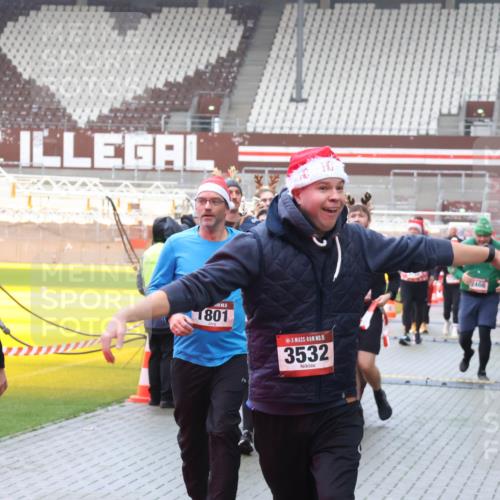 07.12.2025 - St. Pauli X-Mass-Run No. 15 Luisa Fischer http://msf.ph/oto/9386753 07.12.2025 11:42:03 Ziel 15, 3204, 1801, 15, 3532, 4, 2466, 3748, 15, 1801, 2231, 2435, 2465, 2466, 2470, 2471, 2476, 2479, 2491, 3153, 3204, 3222, 3393, 3479, 3505, 3532, 3555, 3718, 3732, 3747, 3748, 3755, 3757, 3764, 3784 meine-sportfotos.de