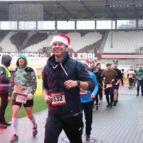 07.12.2025 - St. Pauli X-Mass-Run No. 15 Luisa Fischer http://msf.ph/oto/9386758 07.12.2025 11:42:04 Ziel 3204, 15, 3532, 801, 567, 3748, 15, 1801, 2231, 2435, 2465, 2466, 2470, 2471, 2476, 2479, 2491, 3153, 3204, 3222, 3393, 3479, 3505, 3532, 3555, 3717, 3718, 3732, 3747, 3748, 3755, 3757, 3764, 3784 meine-sportfotos.de
