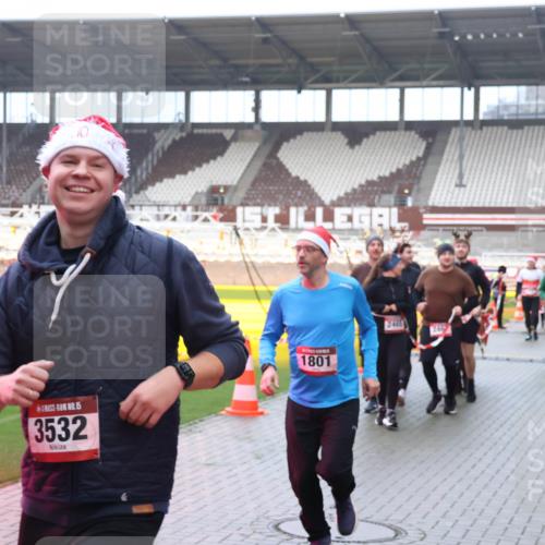 07.12.2025 - St. Pauli X-Mass-Run No. 15 Luisa Fischer http://msf.ph/oto/9386759 07.12.2025 11:42:04 Ziel 15, 3532, 1801, 2469, 15, 1801, 2231, 2435, 2465, 2466, 2470, 2471, 2476, 2479, 2491, 3153, 3204, 3222, 3393, 3479, 3505, 3532, 3555, 3717, 3718, 3732, 3747, 3748, 3755, 3757, 3764, 3784 meine-sportfotos.de