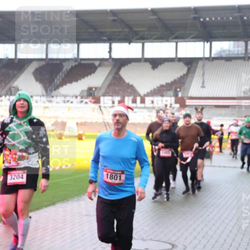 07.12.2025 - St. Pauli X-Mass-Run No. 15 Luisa Fischer http://msf.ph/oto/9386762 07.12.2025 11:42:04 Ziel 3204, 1801, 15, 1801, 2231, 2435, 2465, 2466, 2470, 2471, 2476, 2479, 2491, 3153, 3204, 3222, 3393, 3479, 3505, 3532, 3555, 3717, 3718, 3732, 3747, 3748, 3755, 3757, 3764, 3784 meine-sportfotos.de
