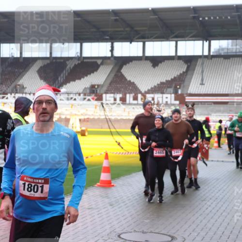 07.12.2025 - St. Pauli X-Mass-Run No. 15 Luisa Fischer http://msf.ph/oto/9386764 07.12.2025 11:42:05 Ziel 3204, 5, 1801, 1, 2465, 2467, 15, 1801, 2231, 2435, 2465, 2466, 2470, 2471, 2476, 2479, 2491, 3153, 3204, 3222, 3393, 3479, 3505, 3532, 3555, 3717, 3718, 3732, 3747, 3748, 3755, 3757, 3764, 3784 meine-sportfotos.de