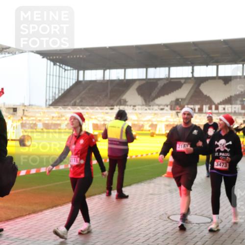 07.12.2025 - St. Pauli X-Mass-Run No. 15 Luisa Fischer http://msf.ph/oto/9386767 07.12.2025 10:21:23 Ziel 4116, 2189, 3473, 392, 1016, 1076, 1386, 1407, 1466, 1898, 1900, 2173, 2565, 2799, 3984, 4338, 4490, 4517 meine-sportfotos.de