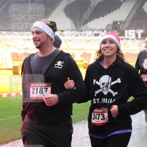 07.12.2025 - St. Pauli X-Mass-Run No. 15 Luisa Fischer http://msf.ph/oto/9386771 07.12.2025 10:21:25 Ziel 15, 2187, 15, 3473, 4517, 392, 1016, 1076, 1386, 1407, 1466, 1898, 1900, 2173, 2565, 2799, 3848, 3849, 3984, 4338, 4490, 4517 meine-sportfotos.de