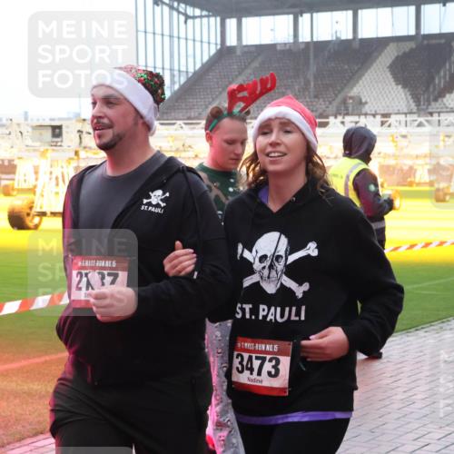 07.12.2025 - St. Pauli X-Mass-Run No. 15 Luisa Fischer http://msf.ph/oto/9386775 07.12.2025 10:21:26 Ziel 15, 2, 37, 15, 3473, 4517, 392, 1016, 1076, 1386, 1407, 1466, 1898, 1900, 2173, 2565, 2799, 3848, 3849, 3984, 4117, 4338, 4490, 4517 meine-sportfotos.de