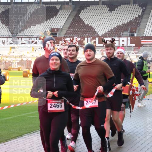 07.12.2025 - St. Pauli X-Mass-Run No. 15 Luisa Fischer http://msf.ph/oto/9386784 07.12.2025 11:42:07 Ziel 2465, 7, 247, 2466, 15, 1801, 2231, 2435, 2465, 2466, 2470, 2471, 2476, 2479, 2491, 3153, 3204, 3222, 3393, 3479, 3505, 3532, 3555, 3717, 3718, 3732, 3747, 3755, 3757, 3764, 3784, 3922, 3923 meine-sportfotos.de