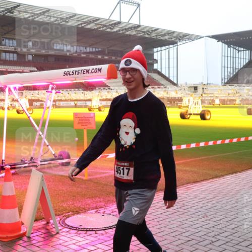 07.12.2025 - St. Pauli X-Mass-Run No. 15 Luisa Fischer http://msf.ph/oto/9386797 07.12.2025 10:21:31 Ziel 4517, 1466, 392, 1016, 1076, 1326, 1386, 1407, 1466, 1898, 1900, 2173, 2565, 2799, 3062, 3384, 3540, 3541, 3848, 3849, 3984, 4117, 4338, 4517 meine-sportfotos.de
