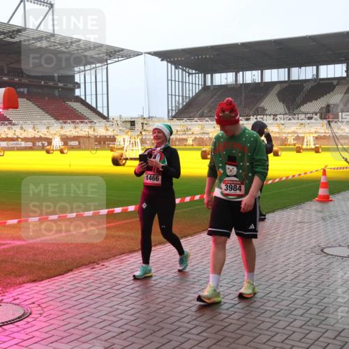 07.12.2025 - St. Pauli X-Mass-Run No. 15 Luisa Fischer http://msf.ph/oto/9386802 07.12.2025 10:21:33 Ziel 1466, 3984, 149, 270, 392, 1016, 1076, 1326, 1386, 1407, 1466, 1898, 1900, 2173, 2565, 2799, 3062, 3384, 3540, 3541, 3848, 3849, 3984, 4117, 4338, 4517 meine-sportfotos.de