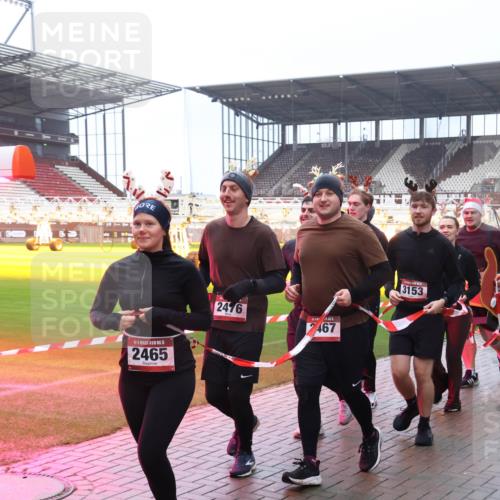 07.12.2025 - St. Pauli X-Mass-Run No. 15 Luisa Fischer http://msf.ph/oto/9386806 07.12.2025 11:42:09 Ziel 15, 2465, 2476, 2467, 3153, 1, 15, 1801, 2231, 2435, 2465, 2466, 2470, 2471, 2476, 2479, 2491, 3153, 3204, 3222, 3393, 3479, 3505, 3532, 3555, 3717, 3718, 3732, 3755, 3757, 3764, 3784, 3922, 3923 meine-sportfotos.de