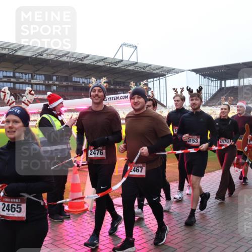 07.12.2025 - St. Pauli X-Mass-Run No. 15 Luisa Fischer http://msf.ph/oto/9386811 07.12.2025 11:42:10 Ziel 15, 2465, 2476, 2467, 24, 49, 3153, 2470, 15, 462, 1801, 2231, 2291, 2435, 2465, 2466, 2470, 2471, 2476, 2479, 2491, 3153, 3204, 3222, 3393, 3479, 3505, 3532, 3555, 3717, 3718, 3732, 3755, 3757, 3764, 3784, 3922, 3923 meine-sportfotos.de