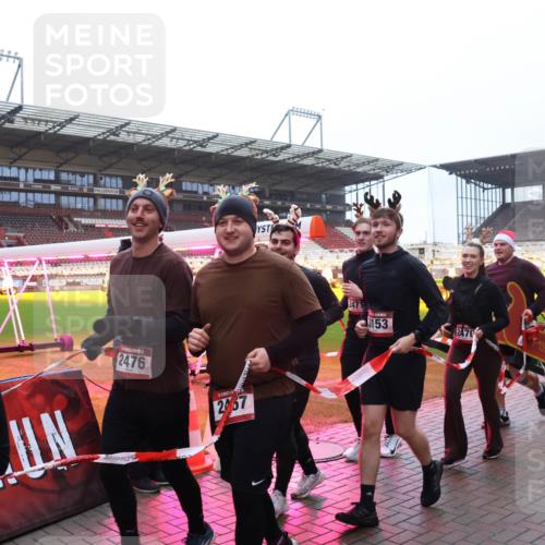 07.12.2025 - St. Pauli X-Mass-Run No. 15 Luisa Fischer http://msf.ph/oto/9386813 07.12.2025 11:42:11 Ziel 465, 2476, 2467, 247, 2476, 1938, 3153, 15, 462, 465, 1801, 2231, 2291, 2435, 2465, 2466, 2470, 2471, 2476, 2479, 2491, 3153, 3204, 3222, 3393, 3479, 3505, 3532, 3555, 3717, 3718, 3732, 3755, 3757, 3764, 3784, 3922, 3923, 4605 meine-sportfotos.de