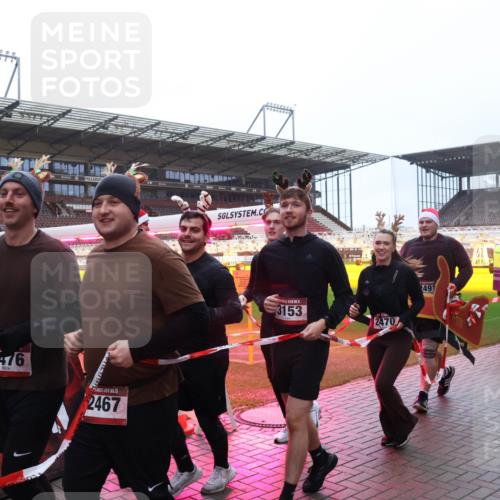 07.12.2025 - St. Pauli X-Mass-Run No. 15 Luisa Fischer http://msf.ph/oto/9386814 07.12.2025 11:42:11 Ziel 2476, 2467, 5, 3153, 2470, 491, 15, 462, 465, 1801, 2231, 2291, 2435, 2465, 2466, 2470, 2471, 2476, 2479, 2491, 3153, 3204, 3222, 3393, 3479, 3505, 3532, 3555, 3717, 3718, 3732, 3755, 3757, 3764, 3784, 3922, 3923, 4605 meine-sportfotos.de