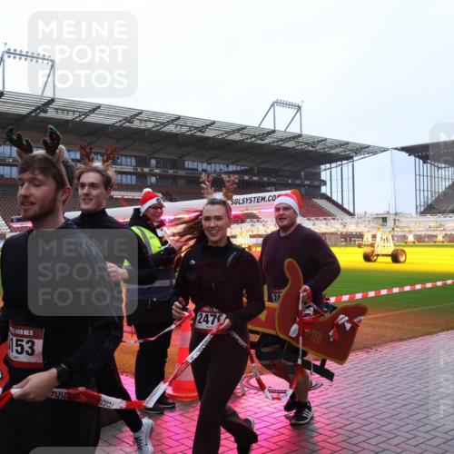 07.12.2025 - St. Pauli X-Mass-Run No. 15 Luisa Fischer http://msf.ph/oto/9386818 07.12.2025 11:42:12 Ziel 15, 153, 2470, 52, 20, 1938, 3222, 15, 462, 465, 1801, 2231, 2291, 2435, 2465, 2466, 2470, 2471, 2476, 2479, 2491, 3153, 3204, 3222, 3393, 3479, 3505, 3532, 3555, 3717, 3718, 3732, 3755, 3757, 3764, 3784, 3922, 3923, 4605 meine-sportfotos.de