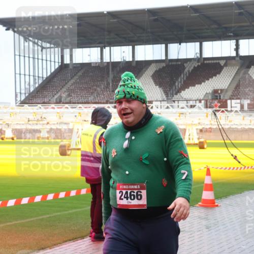 07.12.2025 - St. Pauli X-Mass-Run No. 15 Luisa Fischer http://msf.ph/oto/9386819 07.12.2025 11:42:14 Ziel 15, 2466, 5378, 15, 462, 465, 1801, 1834, 2231, 2291, 2435, 2465, 2466, 2470, 2471, 2476, 2479, 2491, 3153, 3204, 3222, 3393, 3479, 3505, 3532, 3555, 3717, 3718, 3732, 3755, 3757, 3764, 3784, 3922, 3923, 4605 meine-sportfotos.de