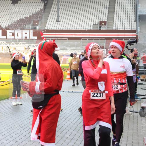 07.12.2025 - St. Pauli X-Mass-Run No. 15 Luisa Fischer http://msf.ph/oto/9386831 07.12.2025 11:42:27 Ziel 3784, 243, 444, 732, 748, 2231, 15, 462, 465, 1801, 1834, 2231, 2291, 2435, 3222, 3479, 3555, 3717, 3718, 3732, 3755, 3757, 3764, 3784, 3810, 3903, 3905, 3906, 3908, 3922, 3923, 4605, 4614 meine-sportfotos.de